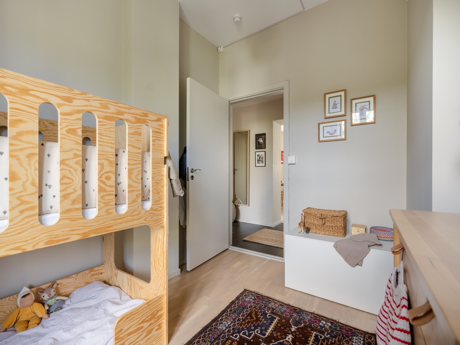 Det er vel unødvendig å si, men det kan alternativt brukes som et fint hjemmekontor. Galleribilde