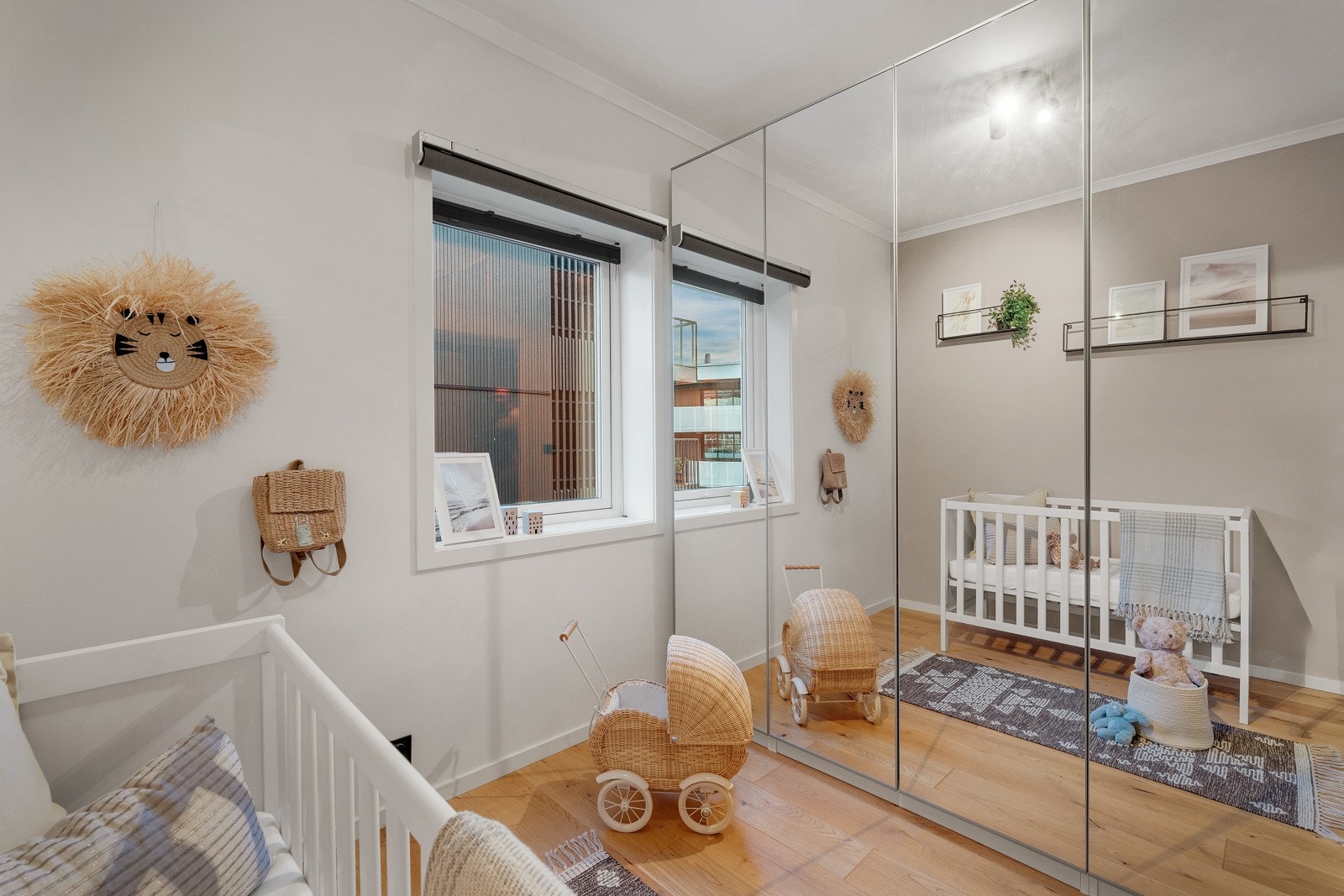 Soverom 2 og med god garderobe. Galleribilde