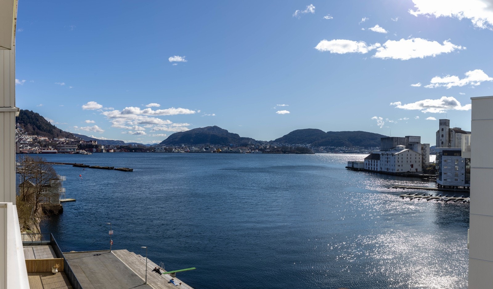 Nydelig utsikt mot Byfjorden og sentrum Galleribilde