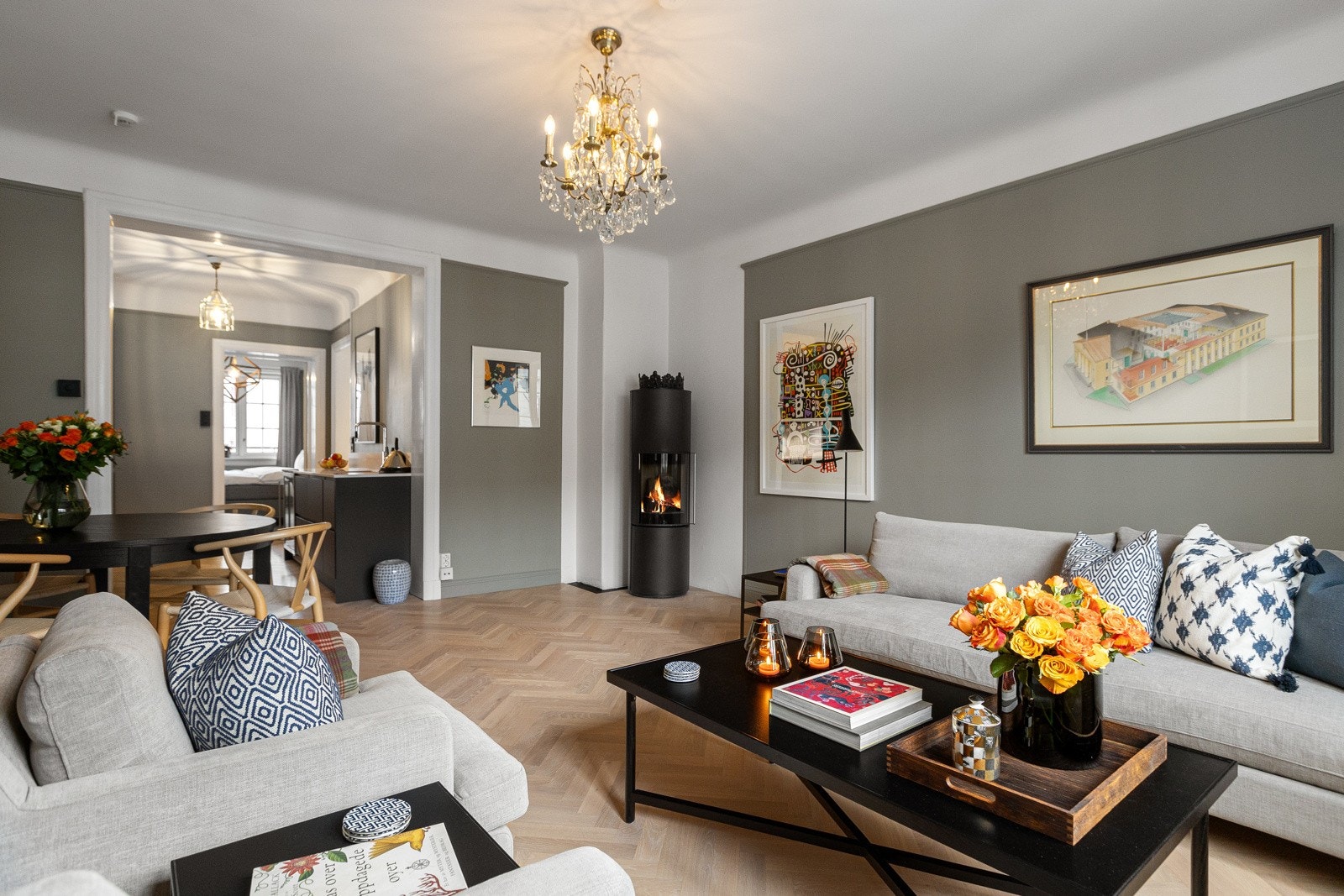 Leiligheten er beliggende i 4.etasje og ble vesentlig modernisert i 2021. Galleribilde