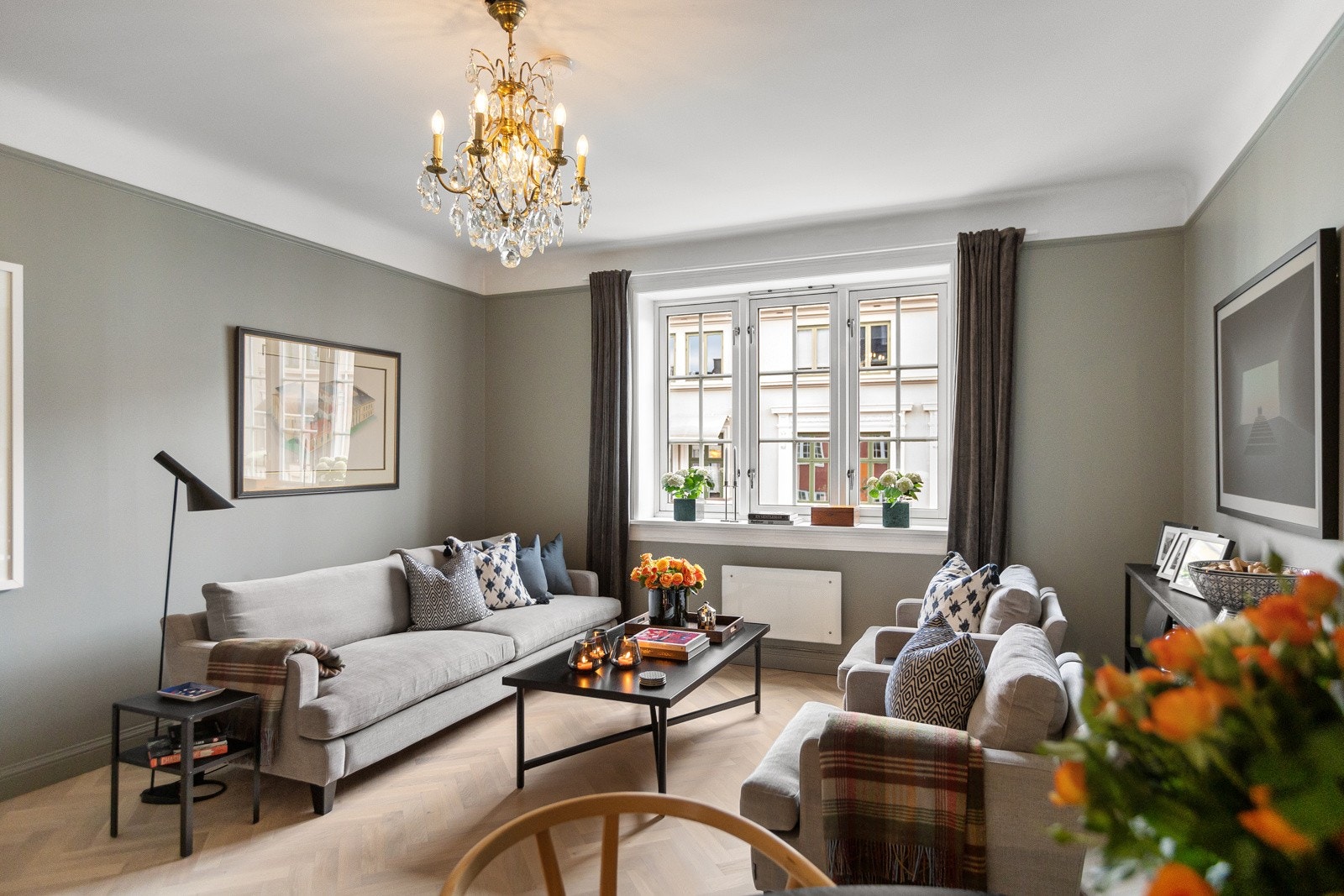 I stuen er det gode møbleringsmuligheter. Galleribilde