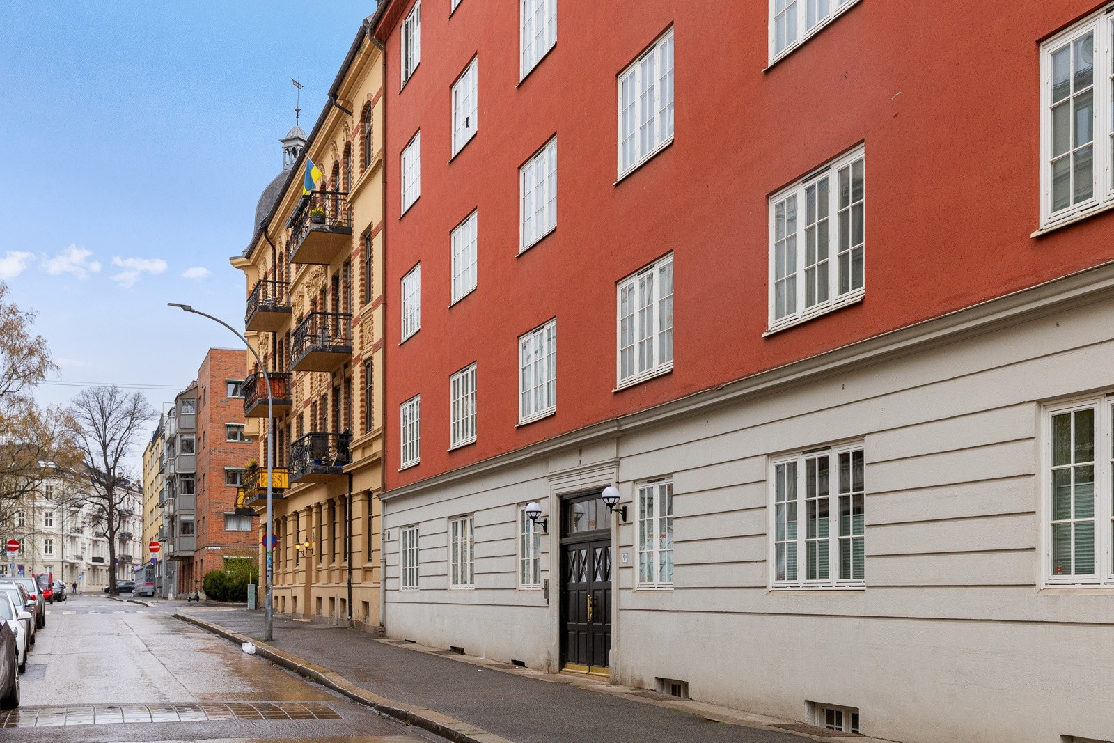 Her bor du i hjertet av Oslo - med alt du trenger i hverdagen rett utenfor døren, samtidig som boligen har en rolig og tilbaketrukket beliggenhet. Galleribilde