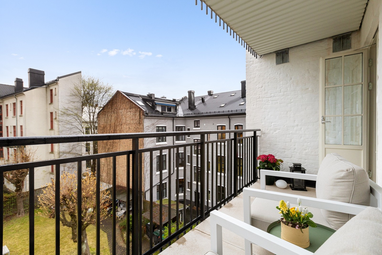 Sørøstvendt overbygd balkong på 7 m². Galleribilde