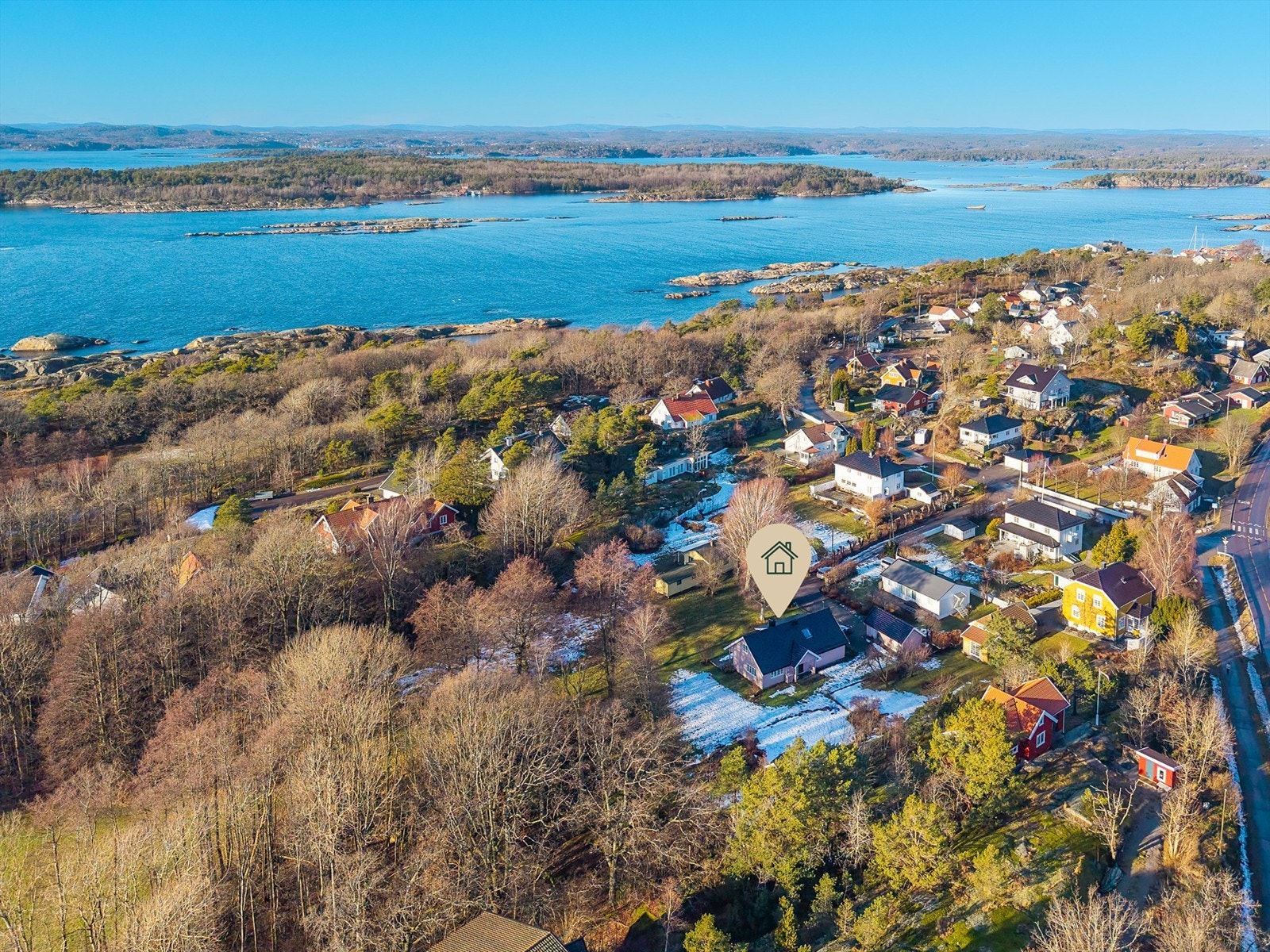 Det er kun 2 minutter ned til Bekkevika, kåret sommeren 2023 i Tønsbergs Blad som områdets fineste strandområde. Galleribilde