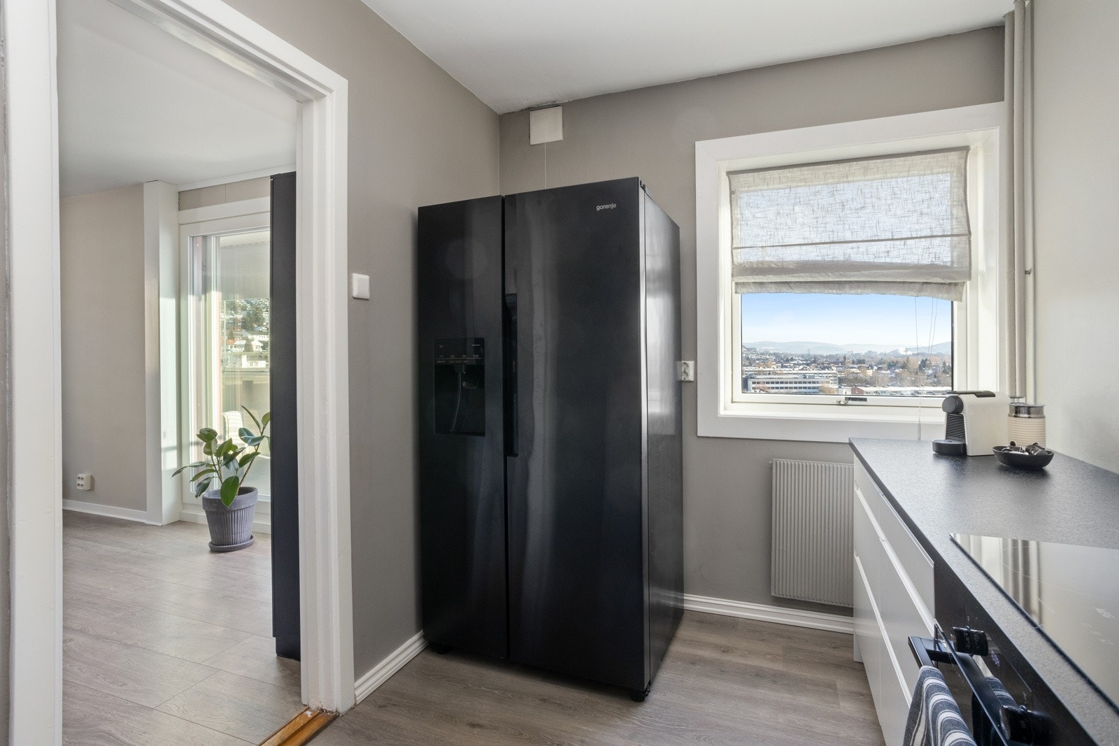 Stort kombiskap som kan medfølge handelen. Galleribilde