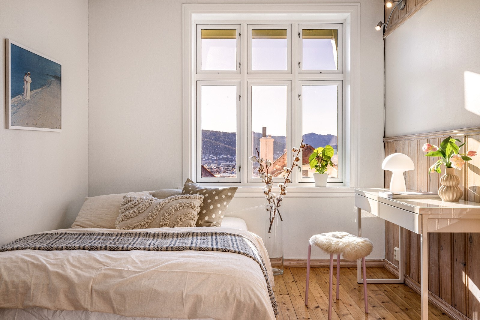 - Alle rommene oppleves luftige og har godt lysinnslipp - Galleribilde