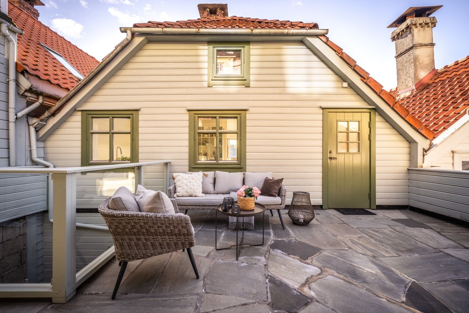 - Området er lunt, skjermet og har gode solforhold året rundt - Galleribilde