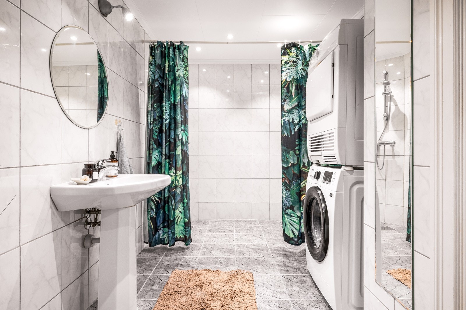 - Badet er på 8 kvm og har varme i gulv - Galleribilde