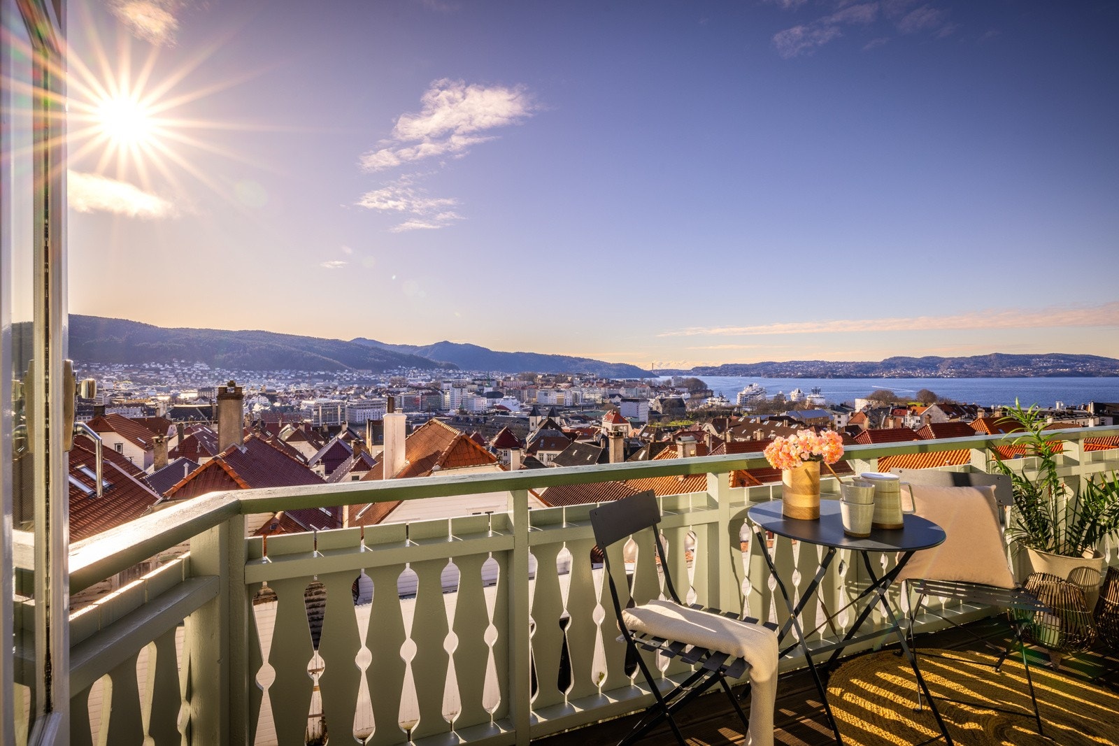 - Solen kan nytes til den går ned bak Askøy - Galleribilde