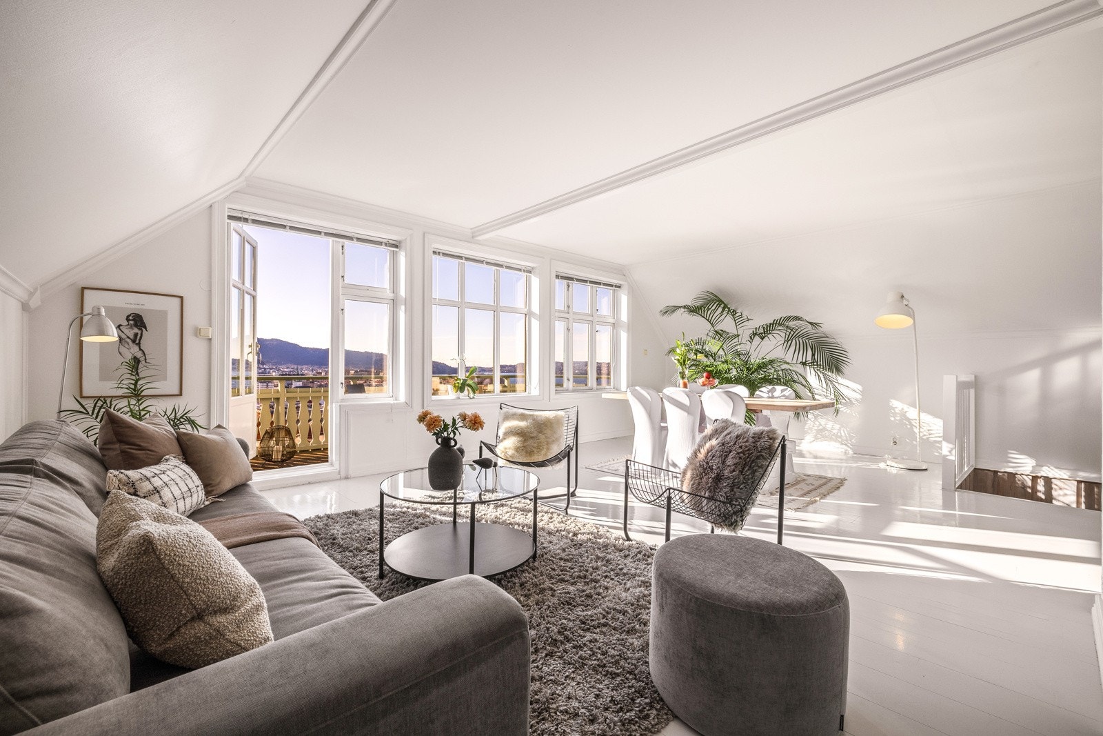 - Boligen har mellom 2001-2025 gjennomgått omfattende renovering og er jevnt vedlikeholdt - Galleribilde