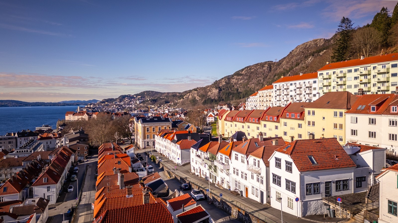 - Her er det veldig gode solforhold gjennom hele året, både på balkongen og terrassen - Galleribilde