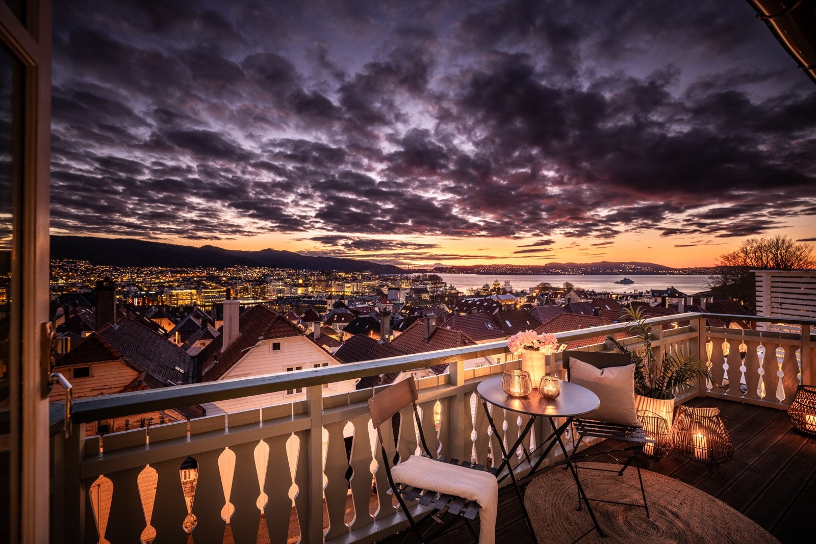 - Her ser du alt fra Bryggen, Byfjorden, innseilingen til Bergen, Nordnes, Askøy og Løvstakken og mer til - Galleribilde