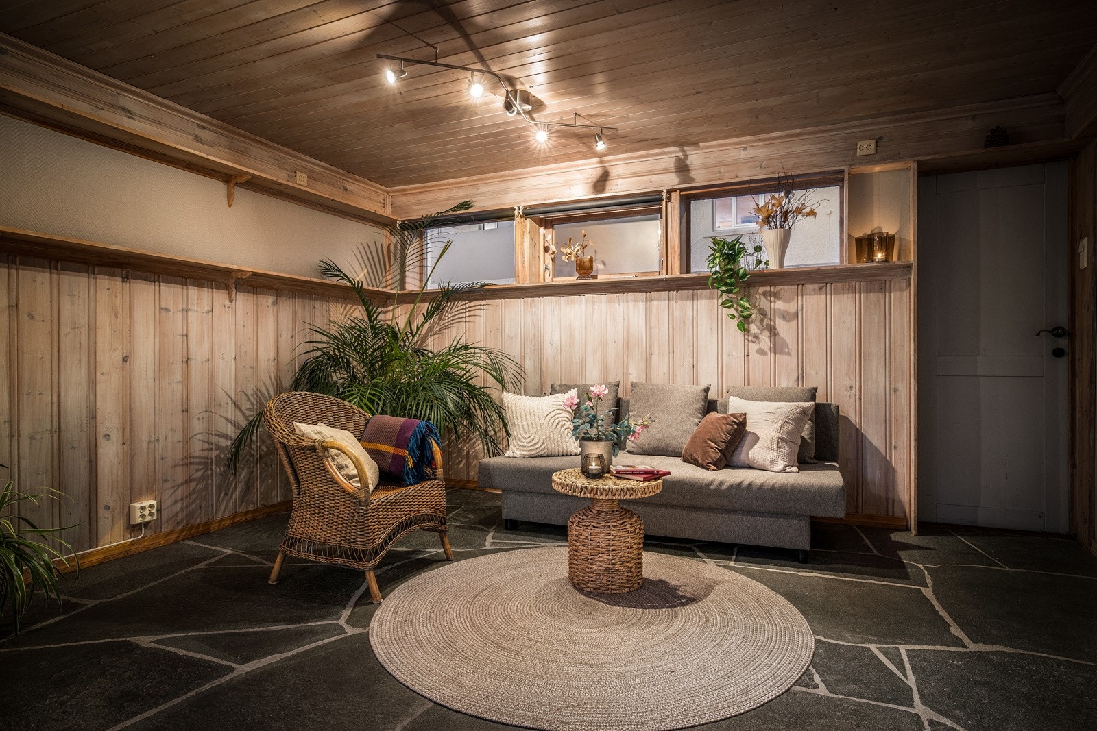 - Vinterhagen har plass til stor sittegruppe og oppbevaringsløsninger - Galleribilde