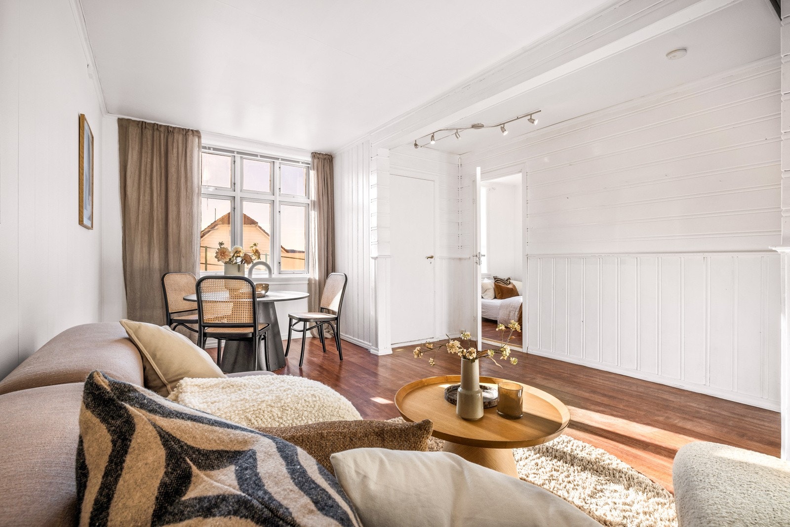 - 1.etasje er innredet som leilighet på 48 kvm - Galleribilde