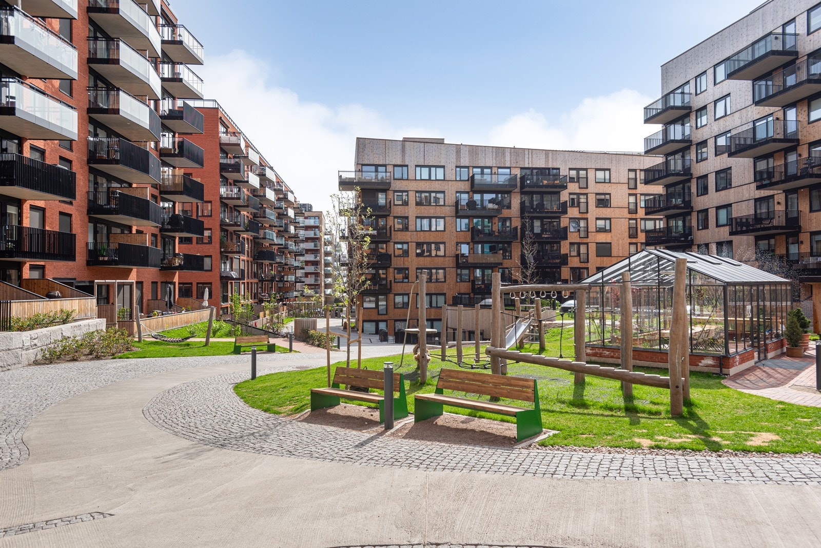 Løren botaniske har et populært drivhus til bruk for alle beboerne. Drivhuset kan leies som lokale for selskap, bursdager m.m. Galleribilde
