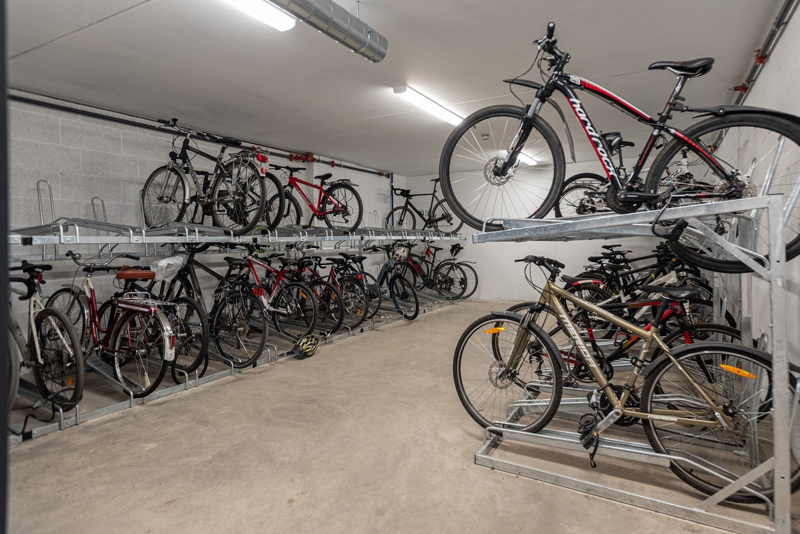 Egen sykkelparkering i lukket rom for beboerne. Galleribilde