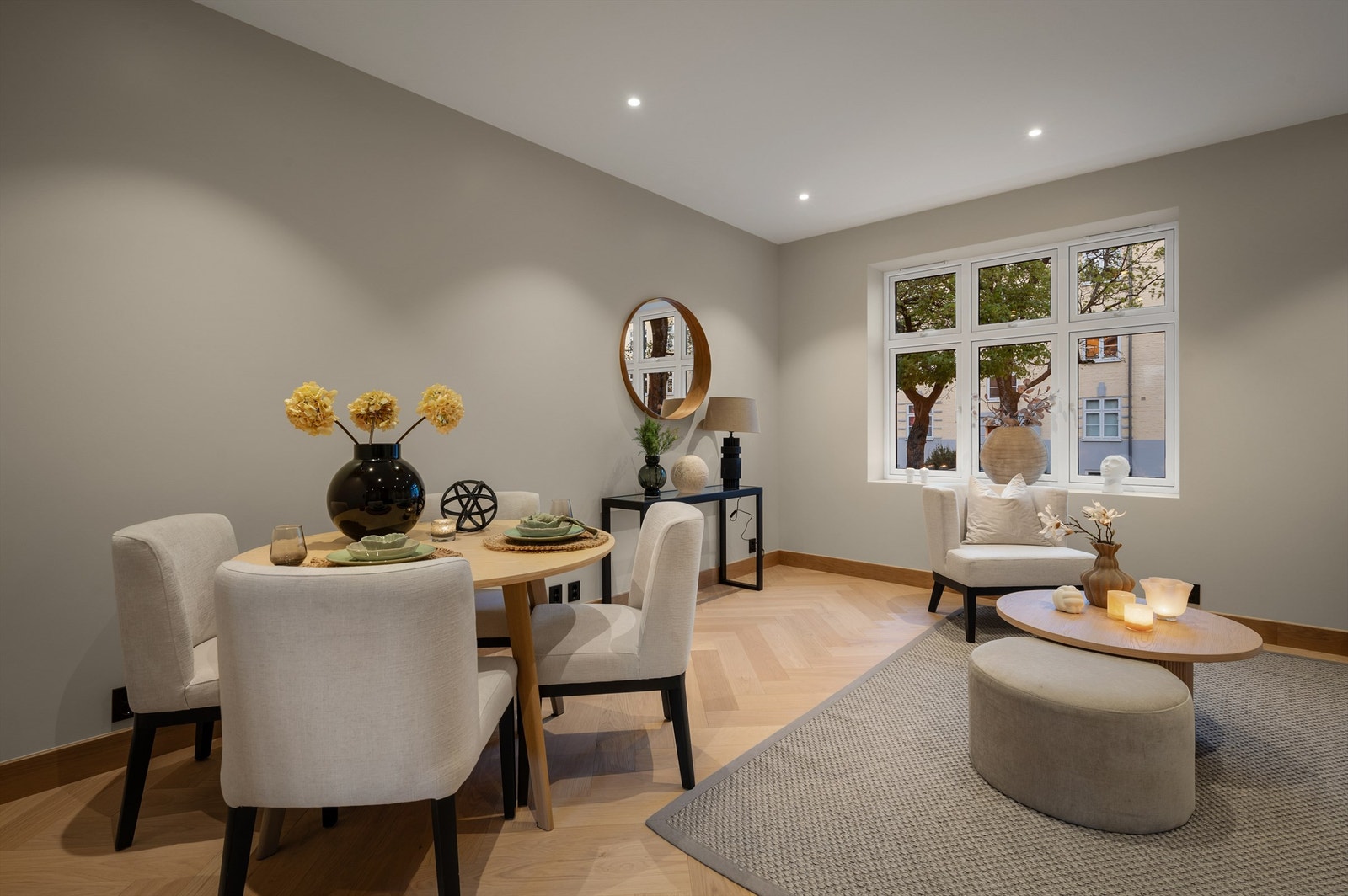 Boligen har downlights i himlingen og varmefolie i gulvet for økt komfort. Galleribilde