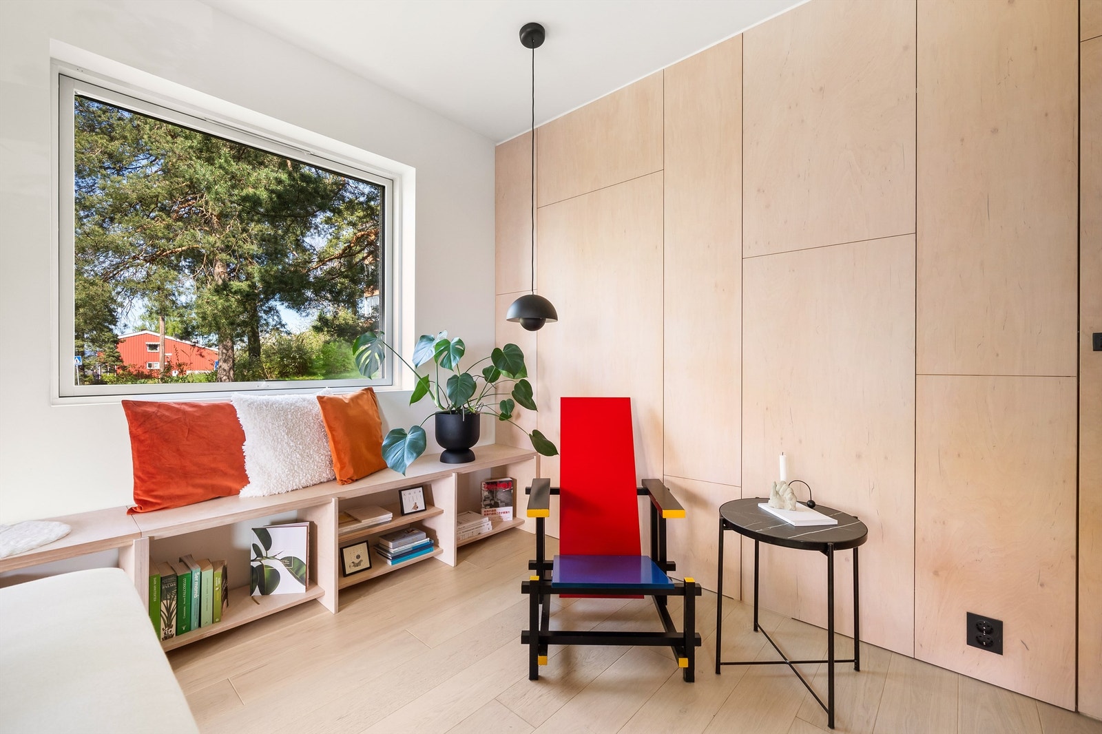 Boligen er arkitekttegnet med svært gode løsninger. Galleribilde