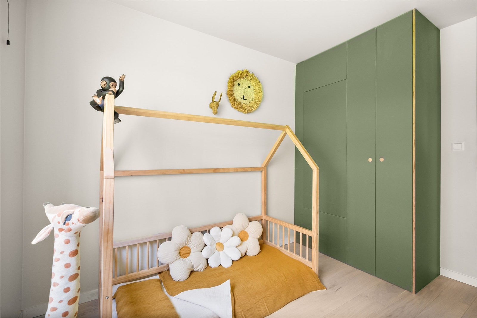 Her er det god plass, til seng, skrivebord eller annet møblement etter behov. Galleribilde