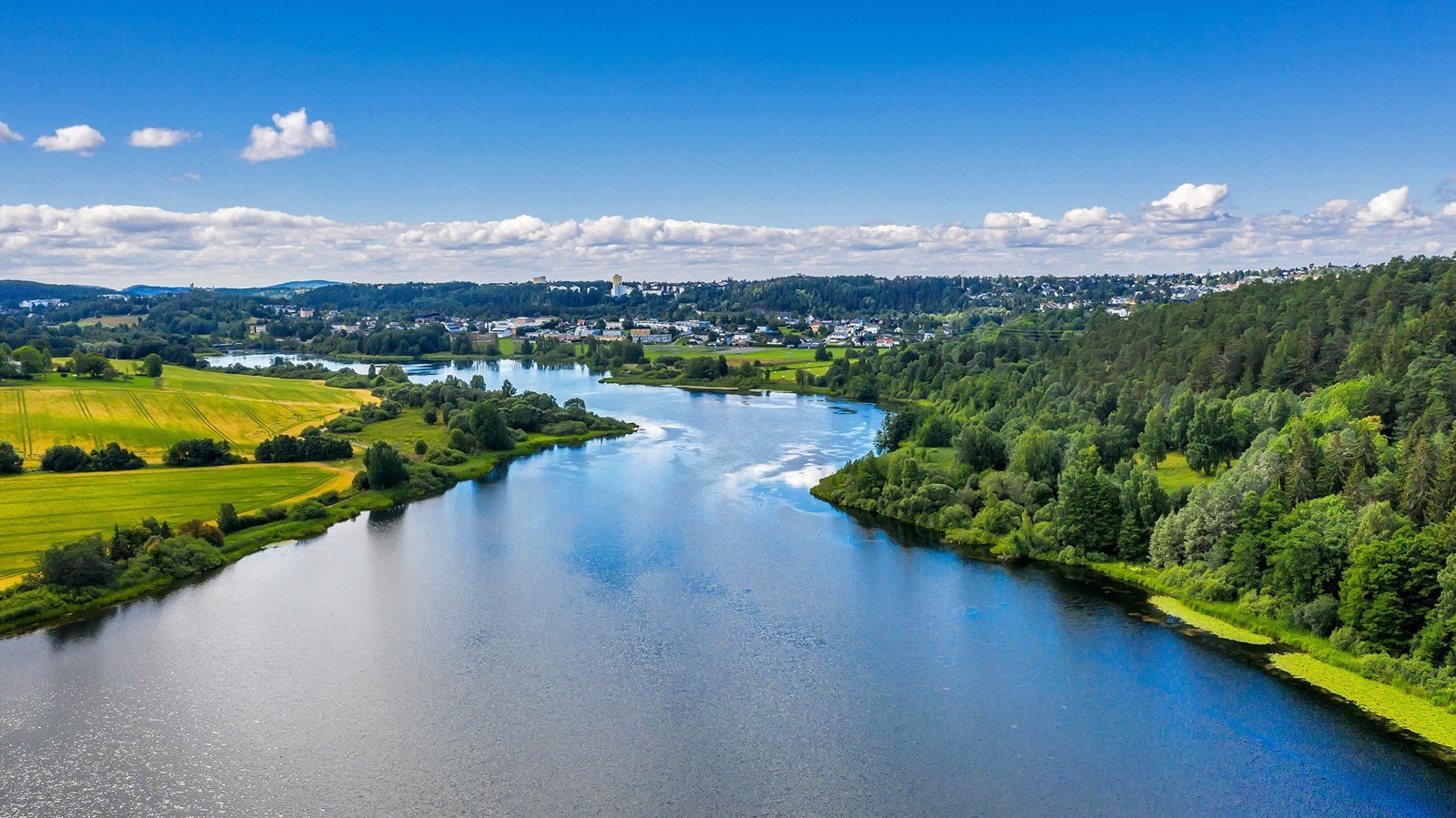 Kort vei til Østensjøvannet med et flott fugle- og dyreliv. Turvei videre inn i Østmarka. Galleribilde