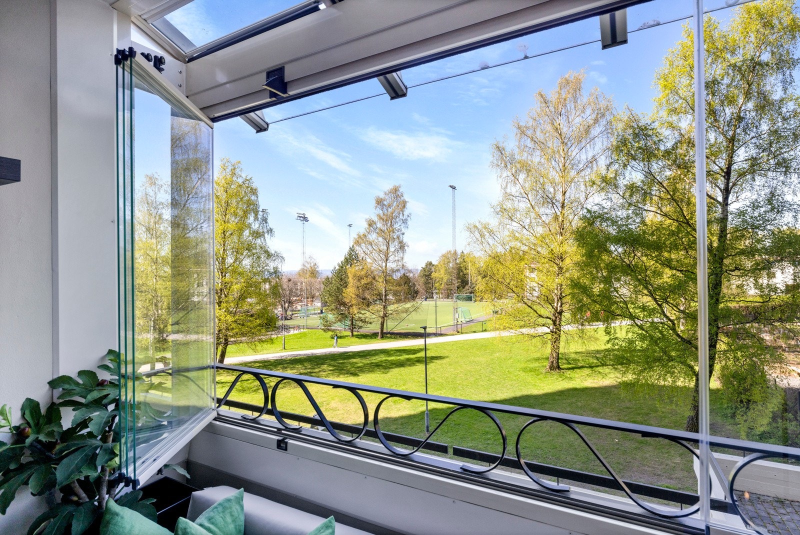 Balkongen har utsyn til fine, grønne fellesarealer Galleribilde