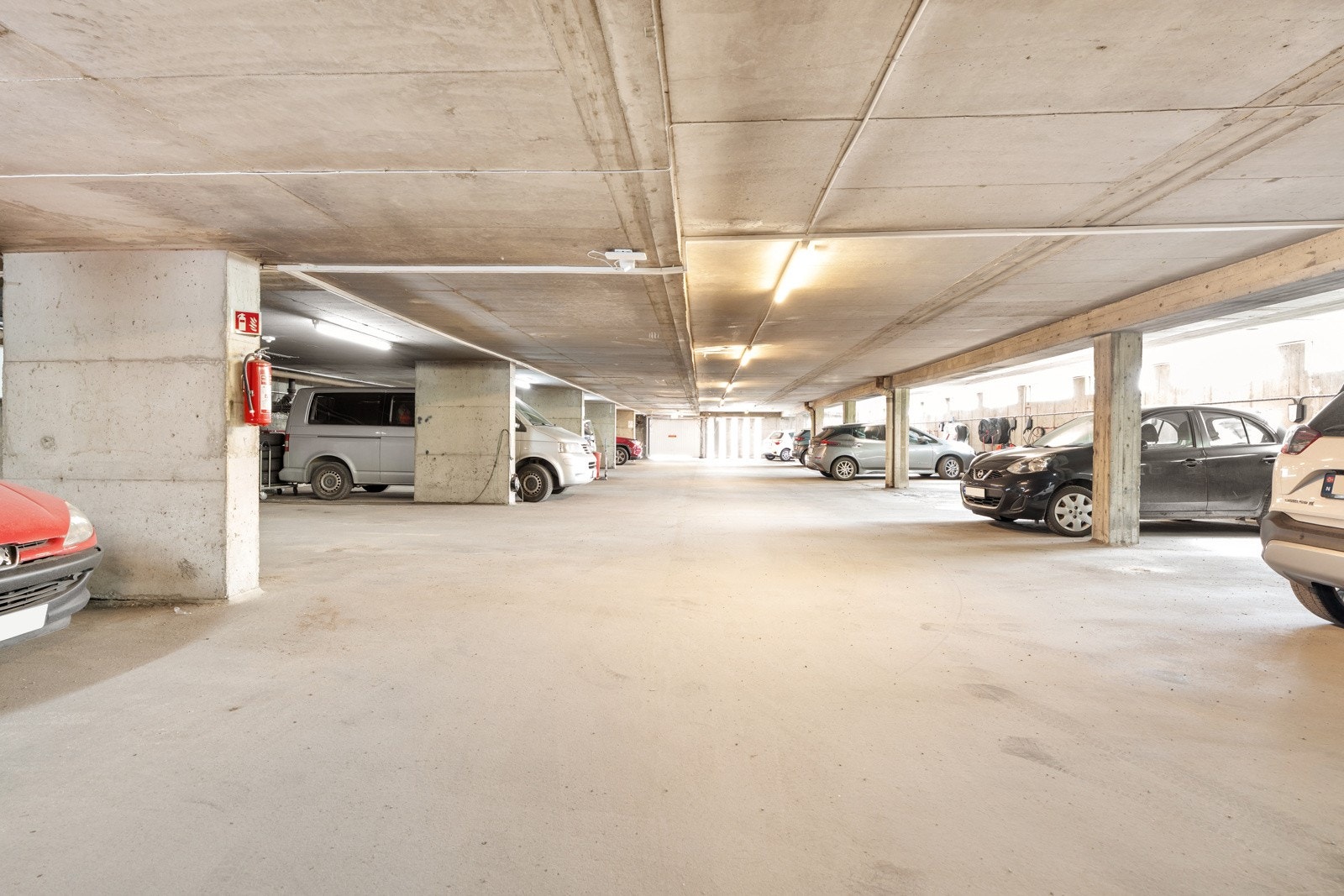 Borettslaget har parkeringsplasser som leies ut etter venteliste. Selger betaler i dag kr 550,- i leie Galleribilde