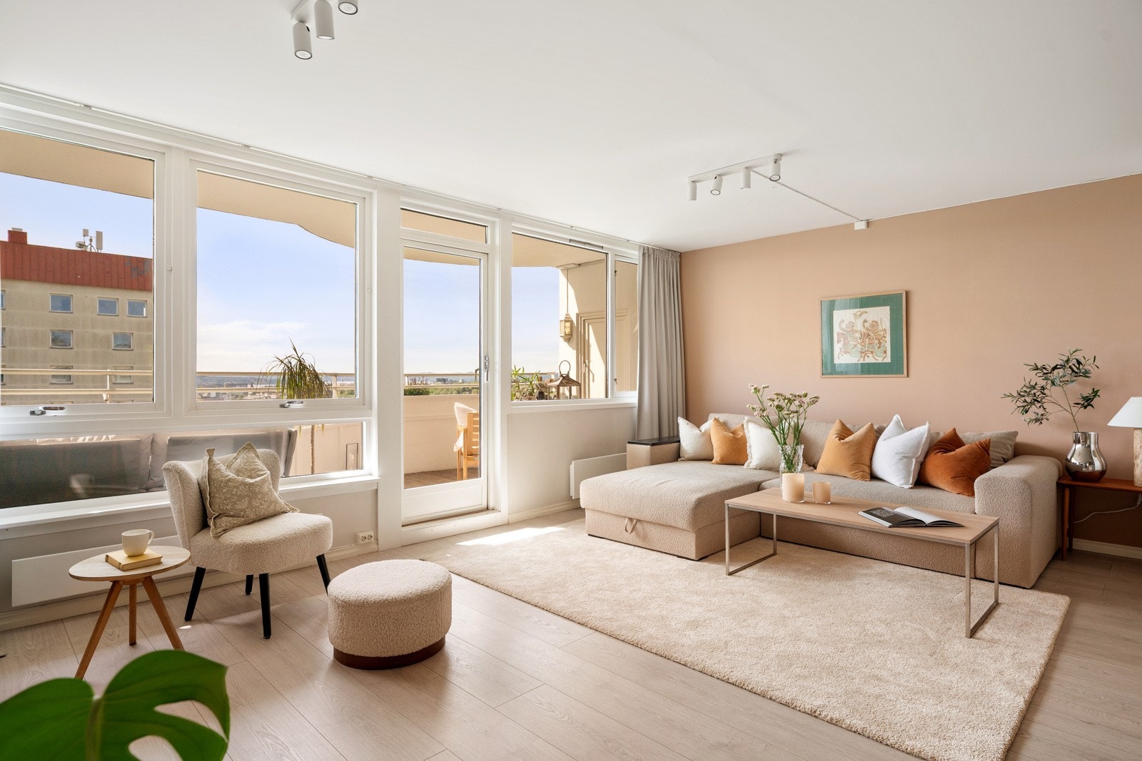 Velkommen til Tverrbakken 3 - En lekker og gjennomgående 3-roms utsiktsleilighet med attraktiv beliggenhet på Torshov Galleribilde