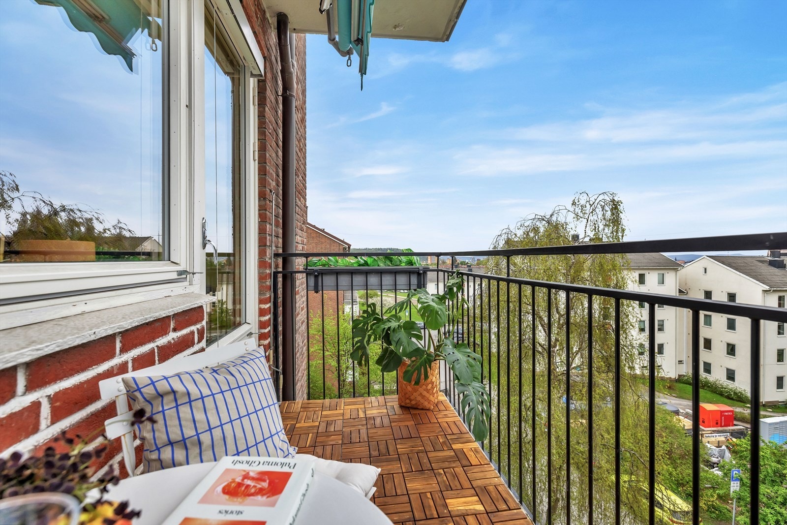 Dette er en velholdt og lys 3-roms med særpreg Galleribilde