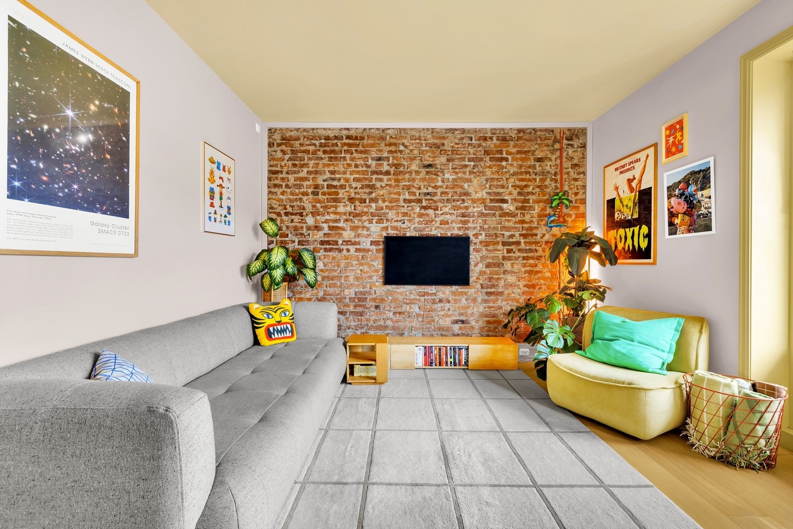 Rommets utforming gjør det enkelt å dele rommet opp i naturlige soner Galleribilde