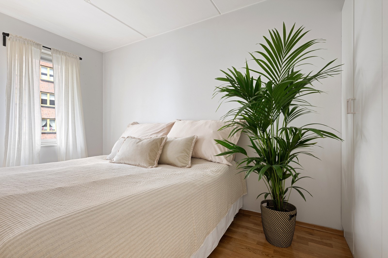 Separat soverom med garderobeplass Galleribilde