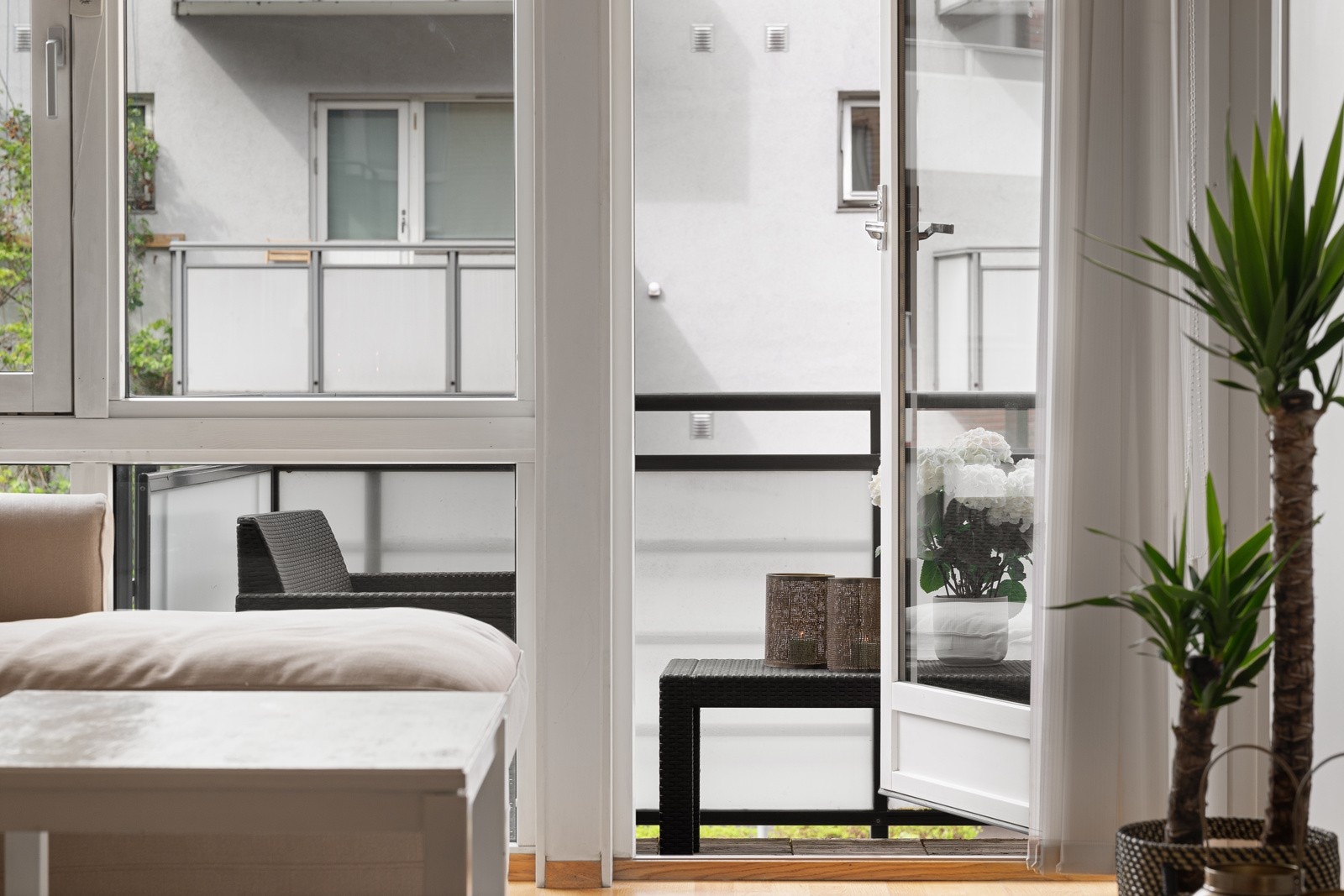 Nordvestvendt balkong på 5 kvm med utgang fra stuen Galleribilde