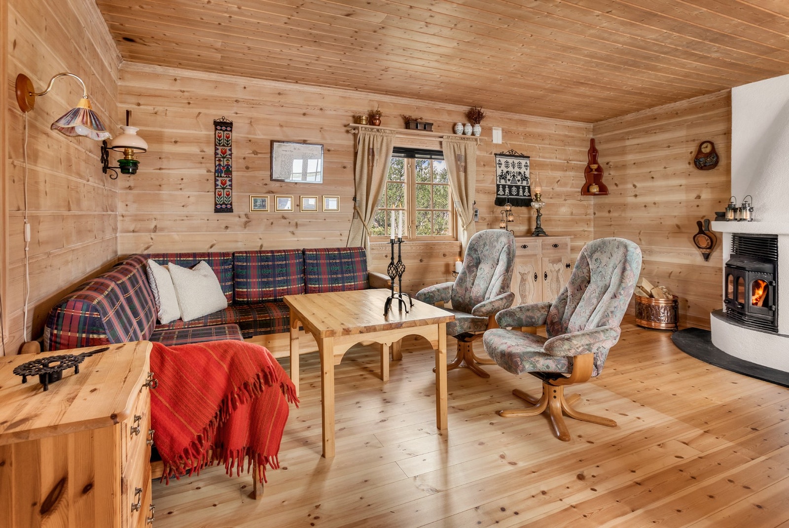 Stue hvor man kan slappe av mellom turene i fjellheimen. Galleribilde