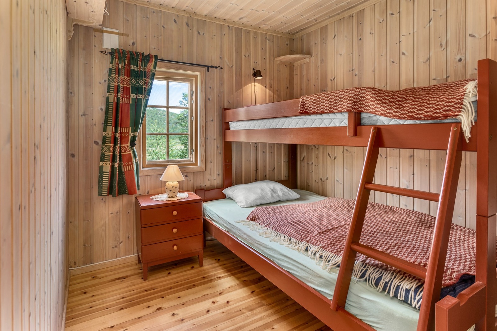 Soverom med familiekøye. Galleribilde