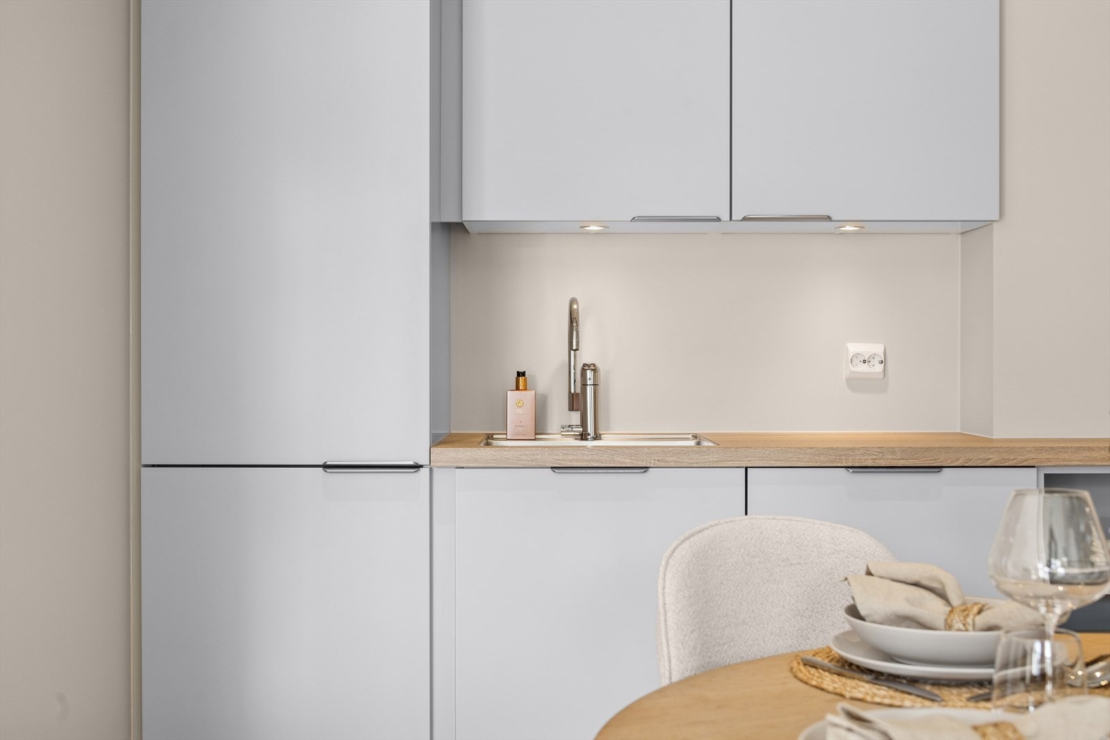 Kjøkkenet er også utstyrt med nedfelt kjøkkenvask Galleribilde