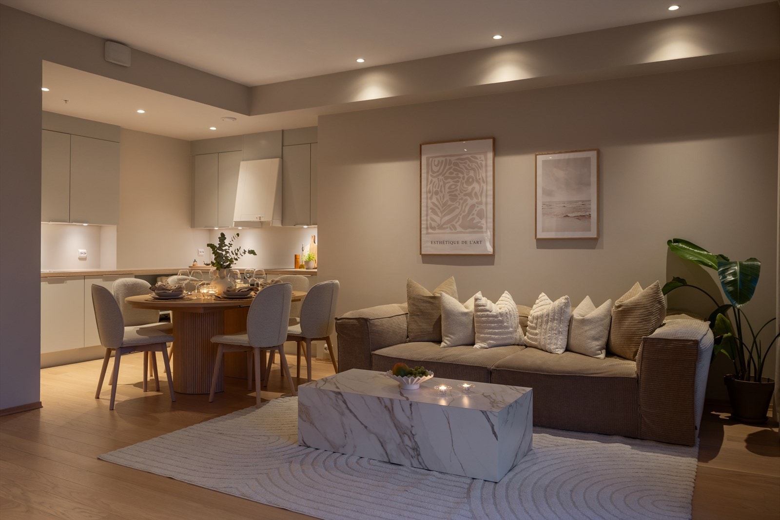 Leiligheten holder en høy standard, med moderne farger og gode løsninger Galleribilde