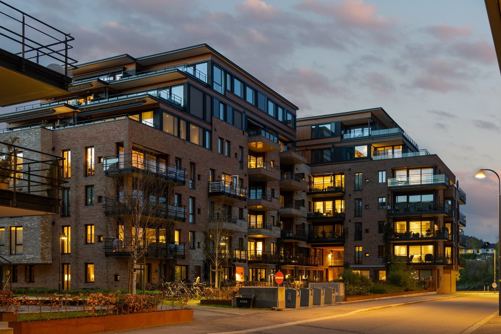 Leiligheten ligger i 4. etasje med balkong og gode utsikt- og solforhold Galleribilde