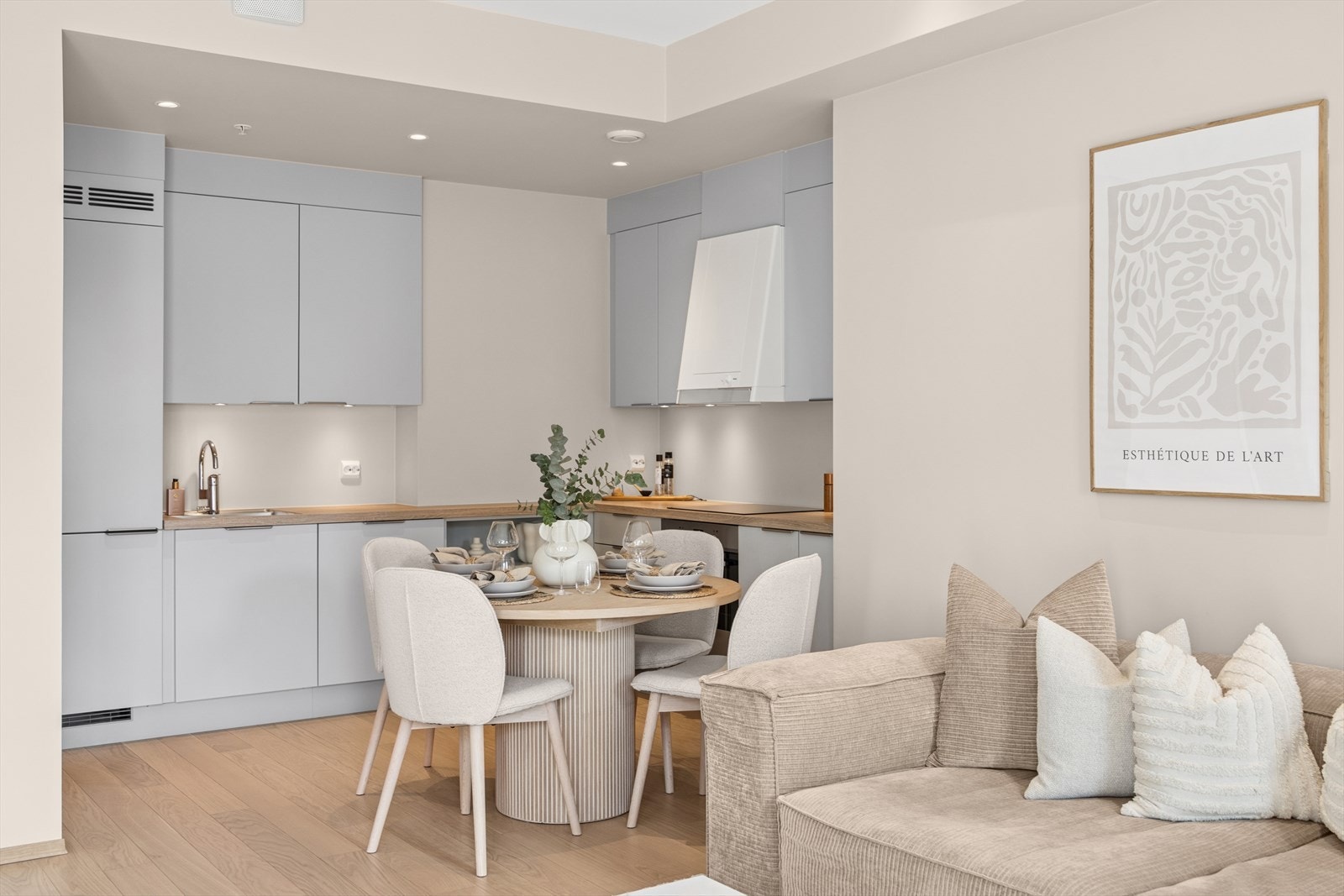 Nydelig Strai kjøkken med gode løsninger! Galleribilde