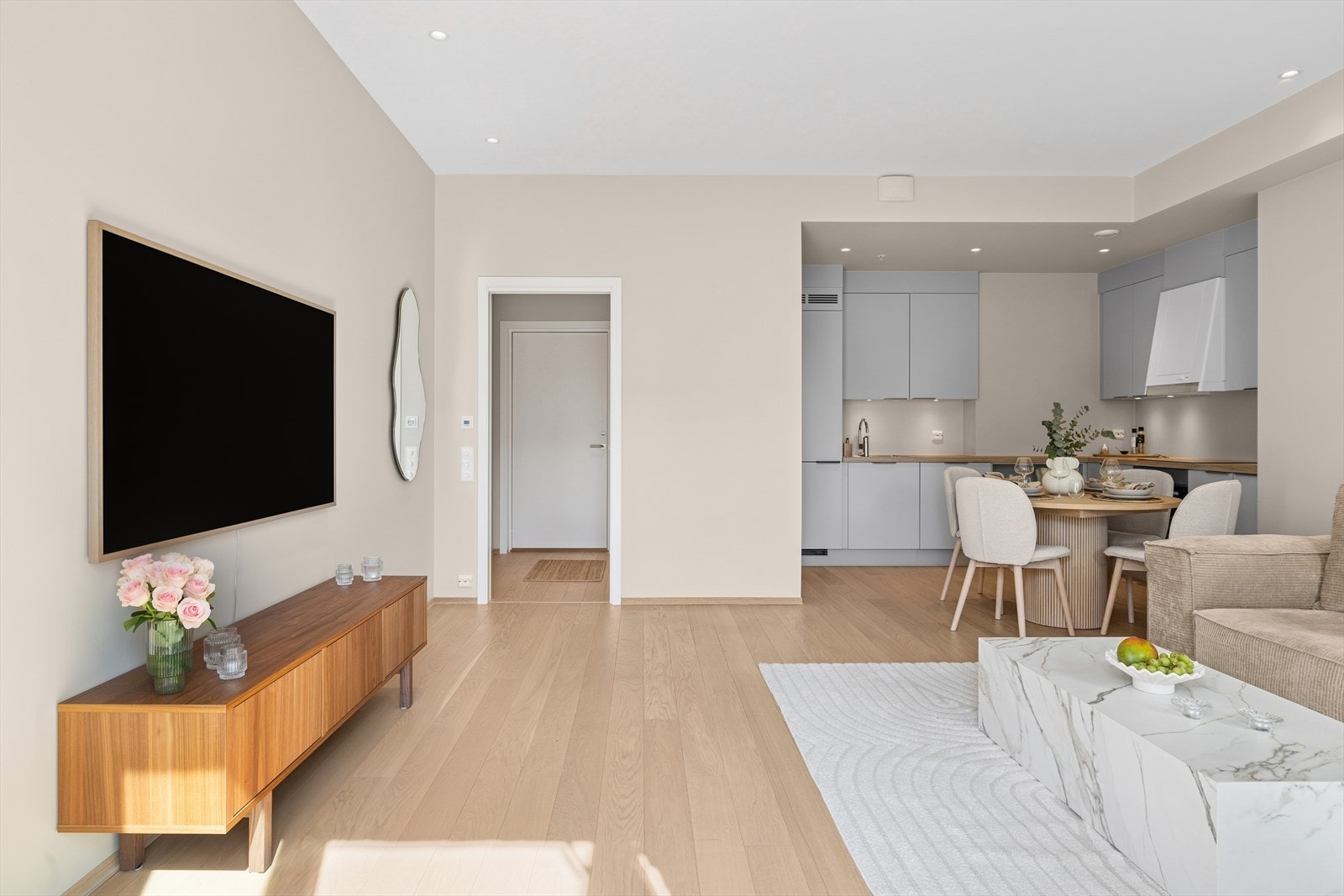 En luftig planløsning med god utnyttelse av plassen! Galleribilde