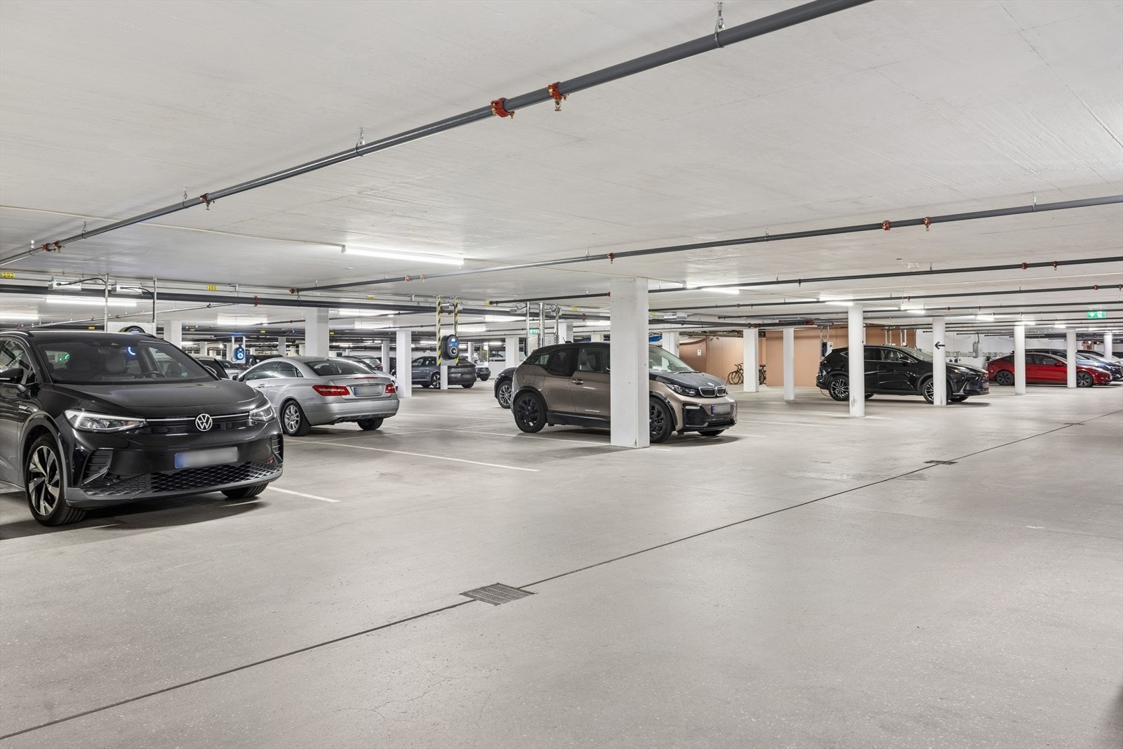 I tillegg medfølger det garasjeplass i lukket garasjeanlegg - fra garasjen er det heis opp til leiligheten Galleribilde