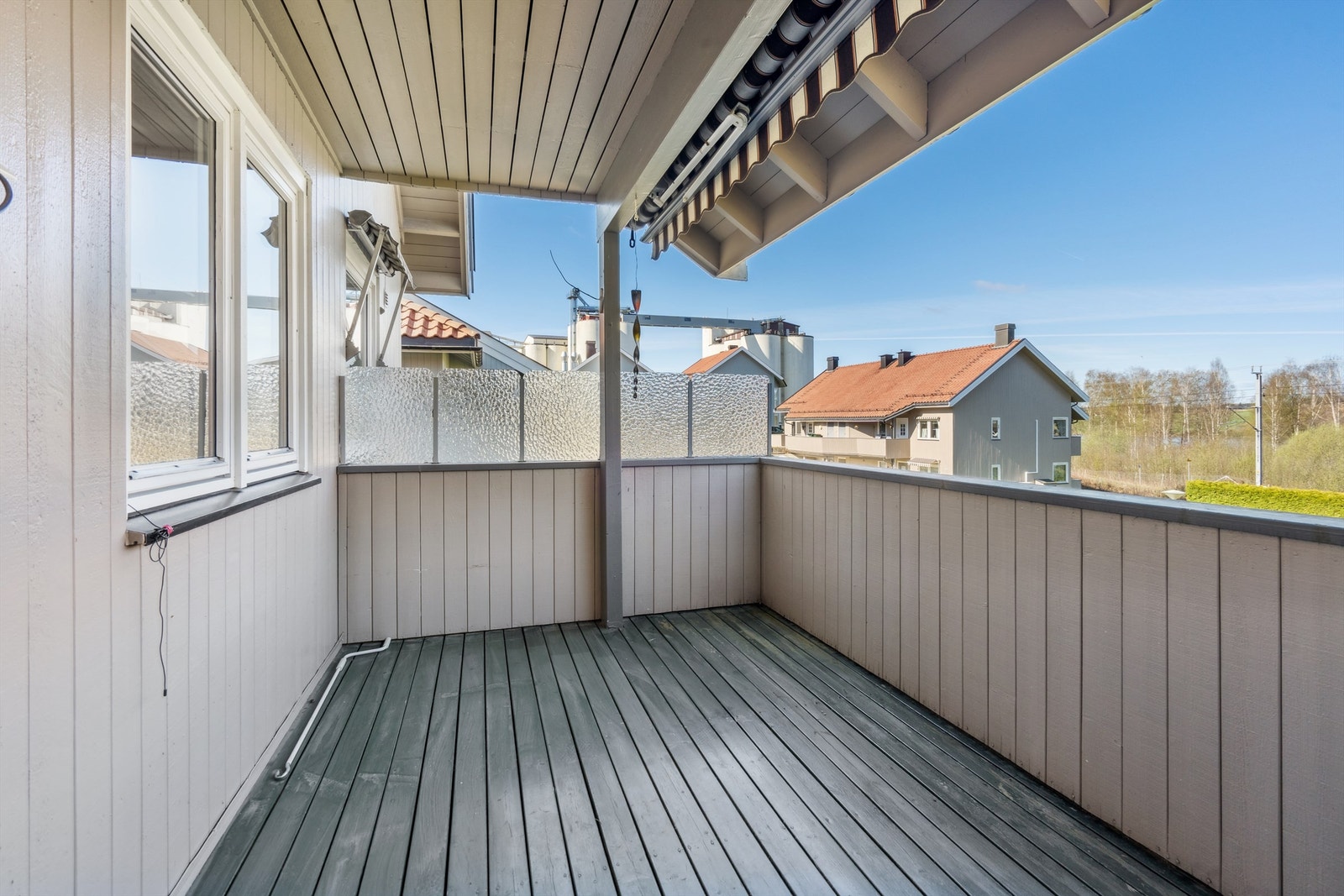 Dette er en av to balkonger mot vest Galleribilde