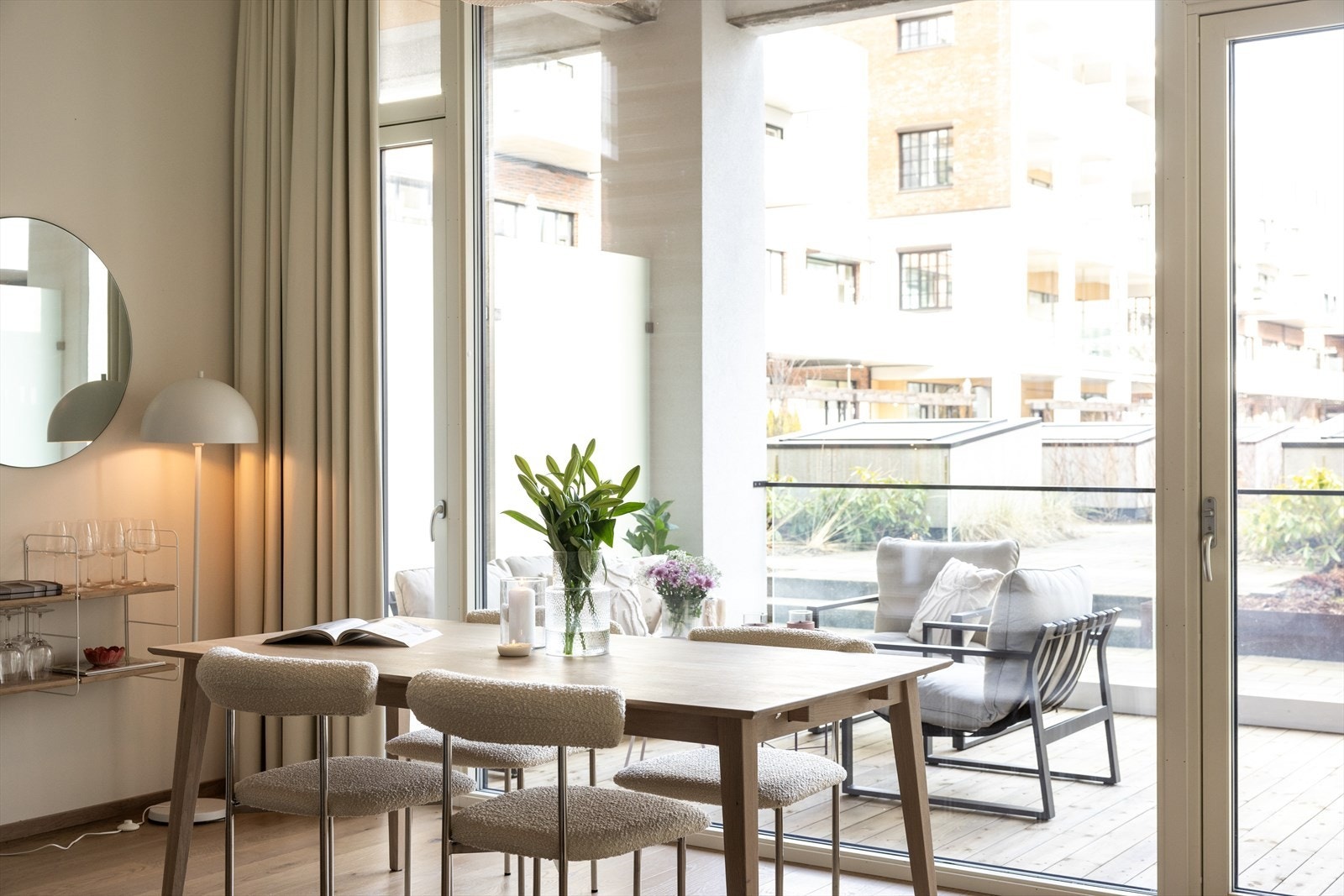 God plass til å invitere gjester på middagsbesøk og ha koselige stunder rundt middagsbordet. Galleribilde