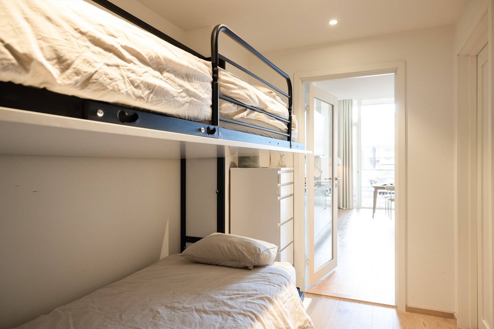 I entréen er det montert en praktisk skapseng (køyseng) som er utmerket dersom man har gjester! Galleribilde