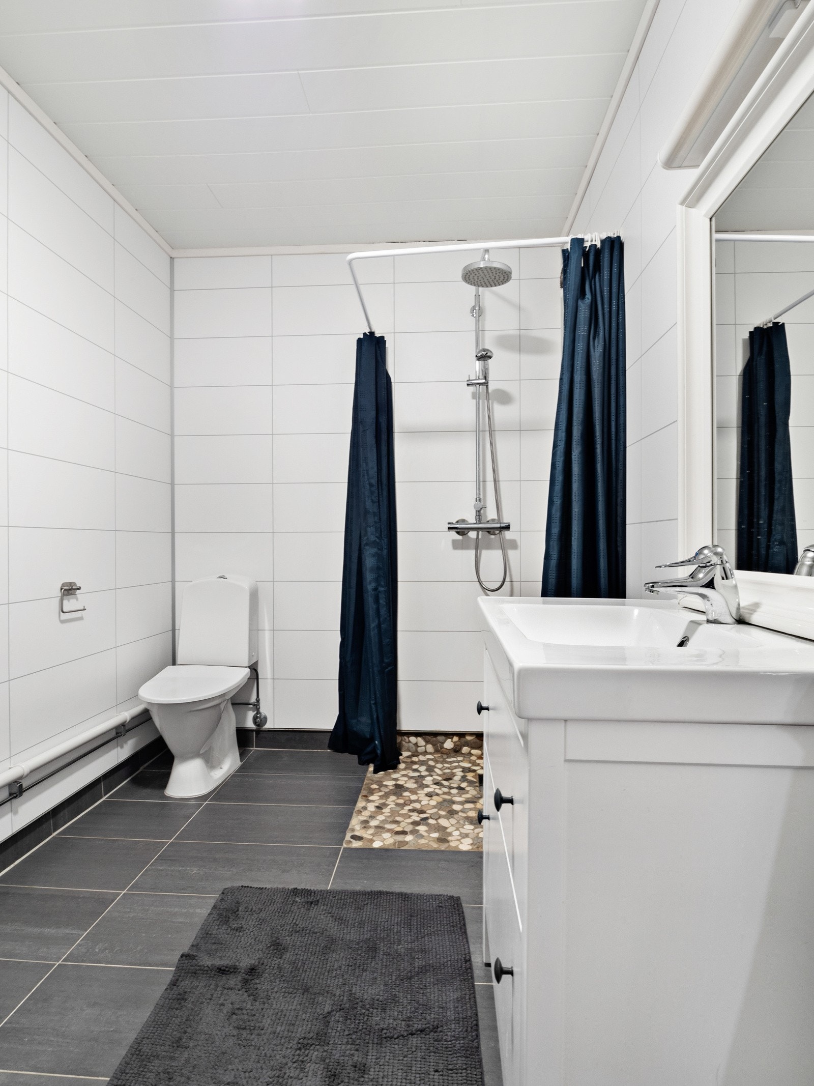 Baderom leillighet 1 Galleribilde