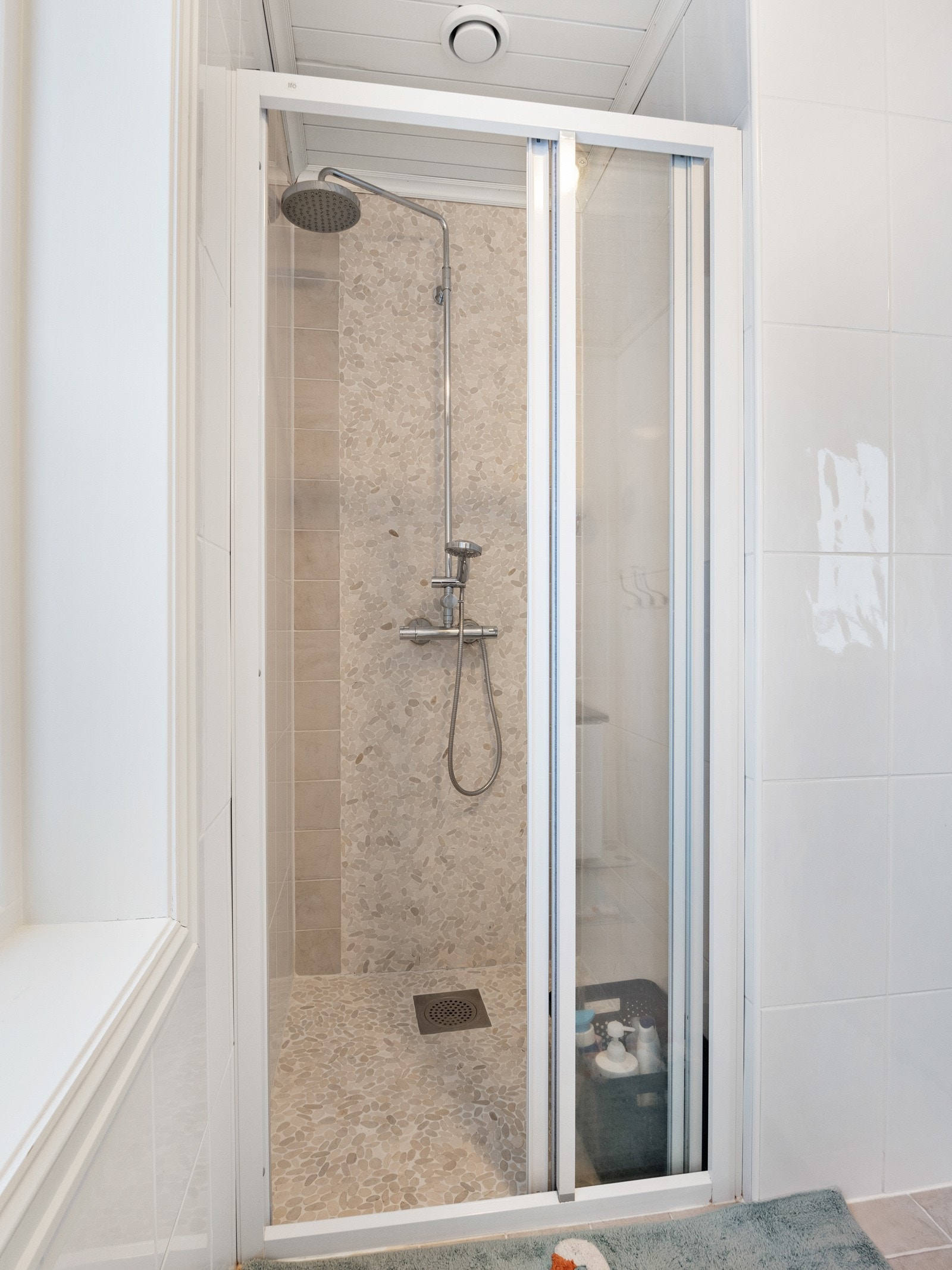 Dusjnisje i baderom i hovedetasje Galleribilde