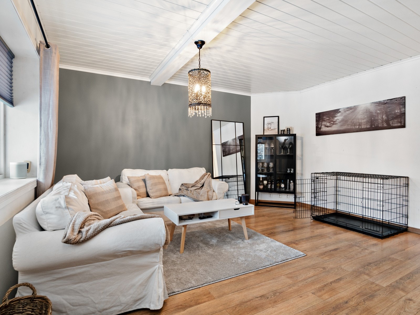 En pen fondvegg gir fin kontrast Galleribilde