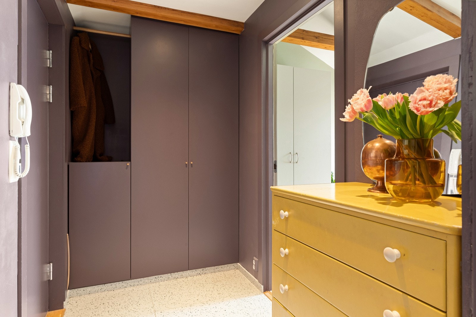 Entré som gir et godt første inntrykk av leiligheten og har dørcalling system som gjør det enkelt å ta i mot gjester Galleribilde