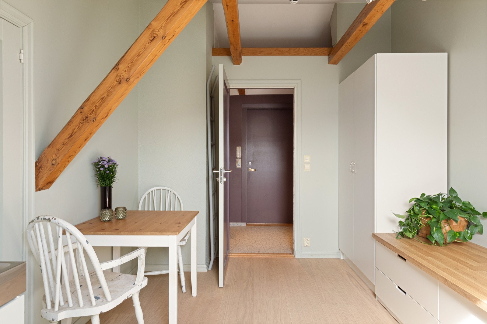 Egen hybeldel som gir muligheter for utleie. Utleietakst fra Utleiemegleren på kr 13 000 per måned Galleribilde