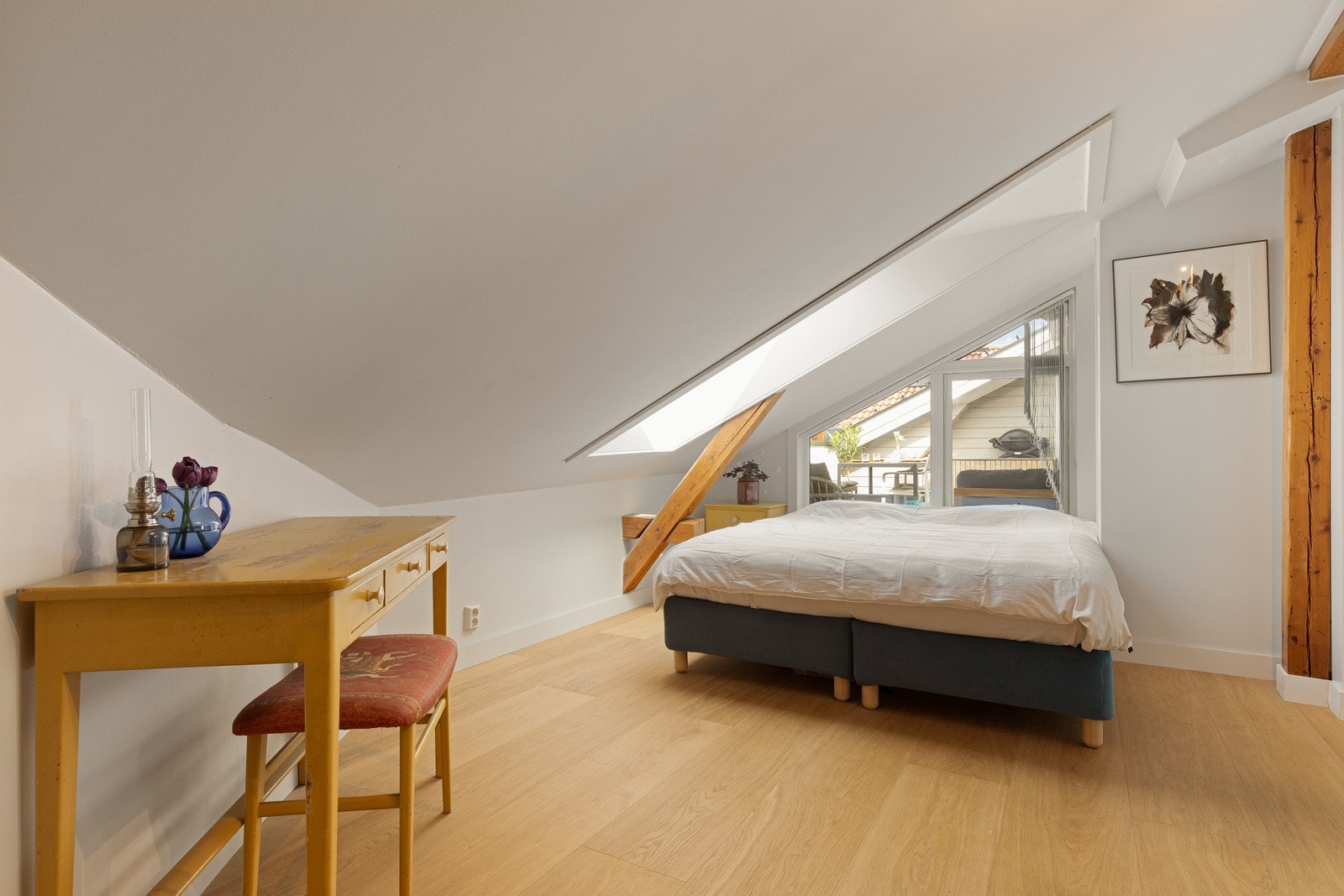 Hovedsoverom med plass til dobbeltseng og annen ønsket møblering Galleribilde