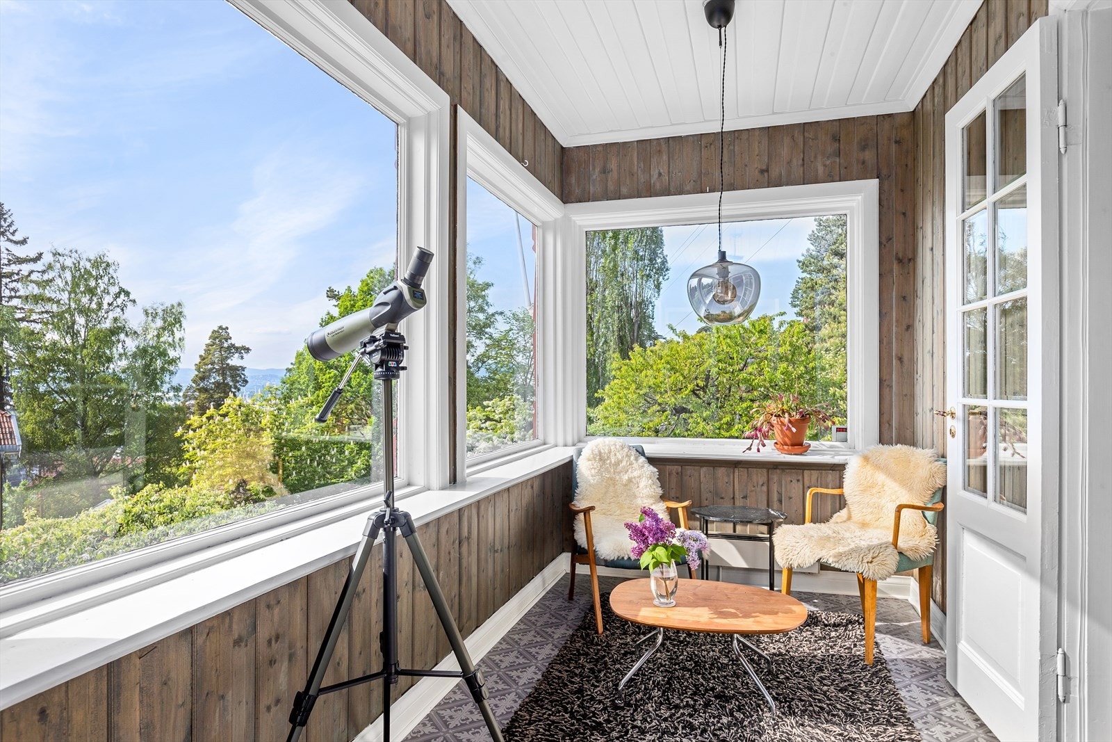 Lys og luftig hagestue. Galleribilde