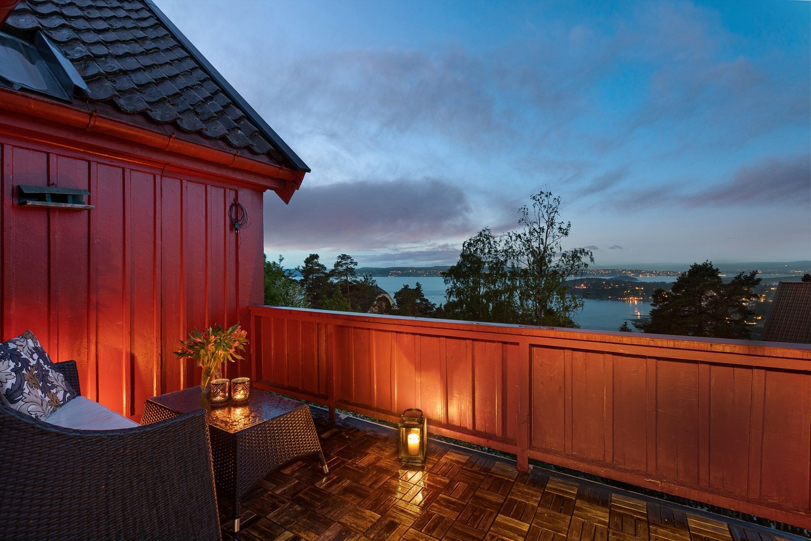 Upåklagelig utsikt på kveldstid. Galleribilde